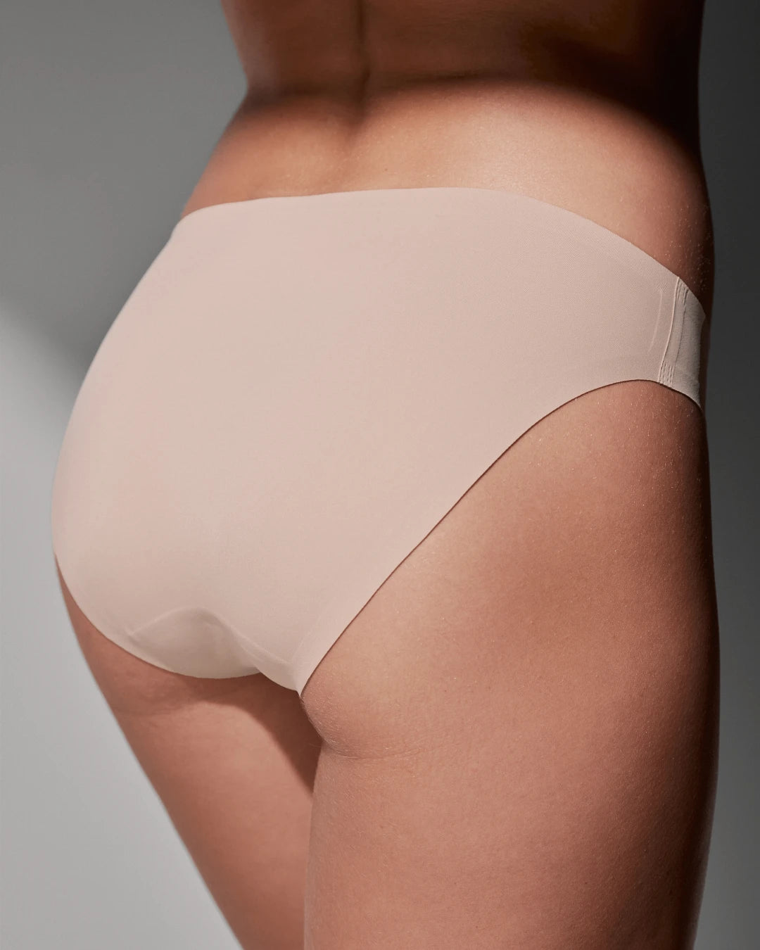 Nude Brief