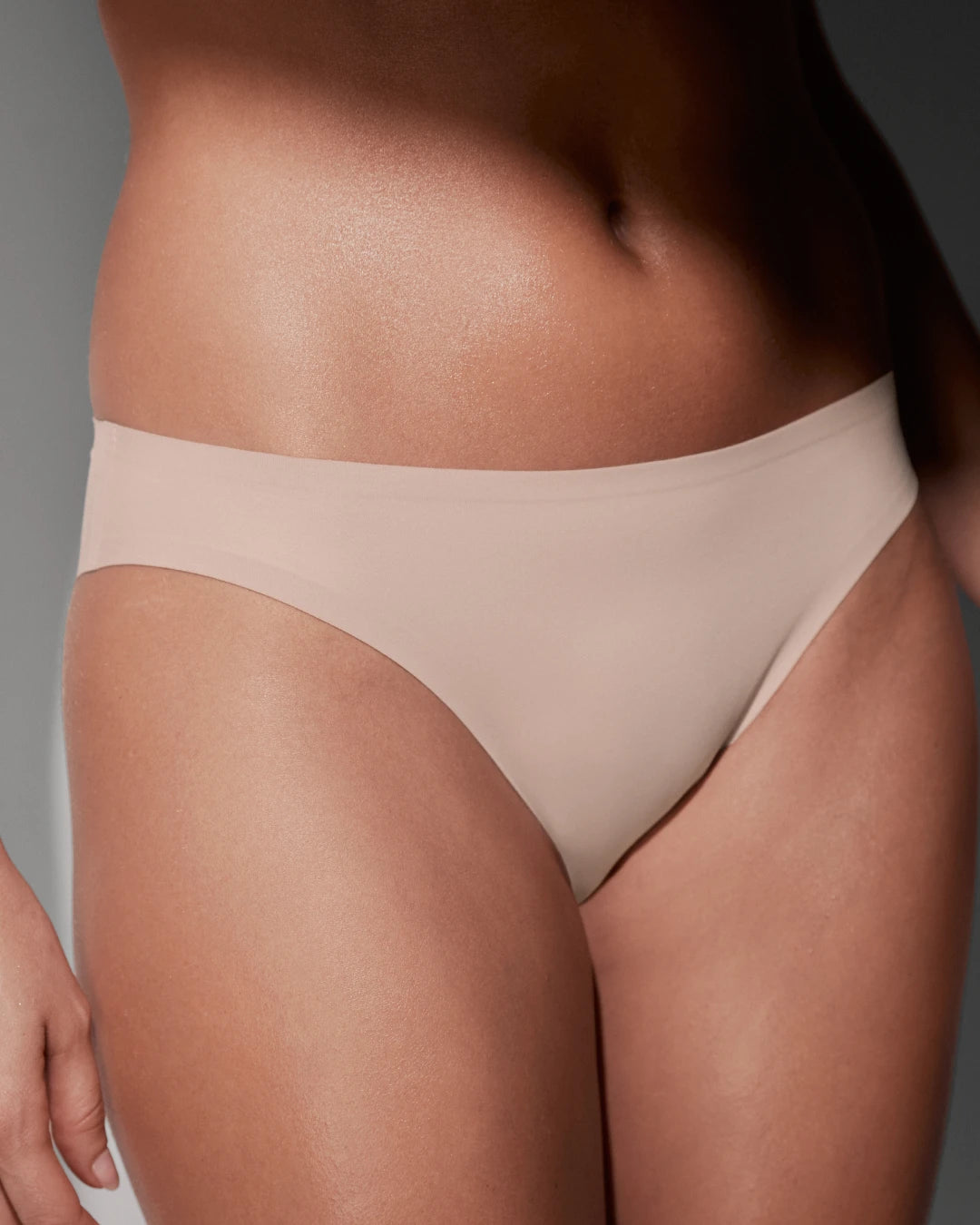 Nude Brief