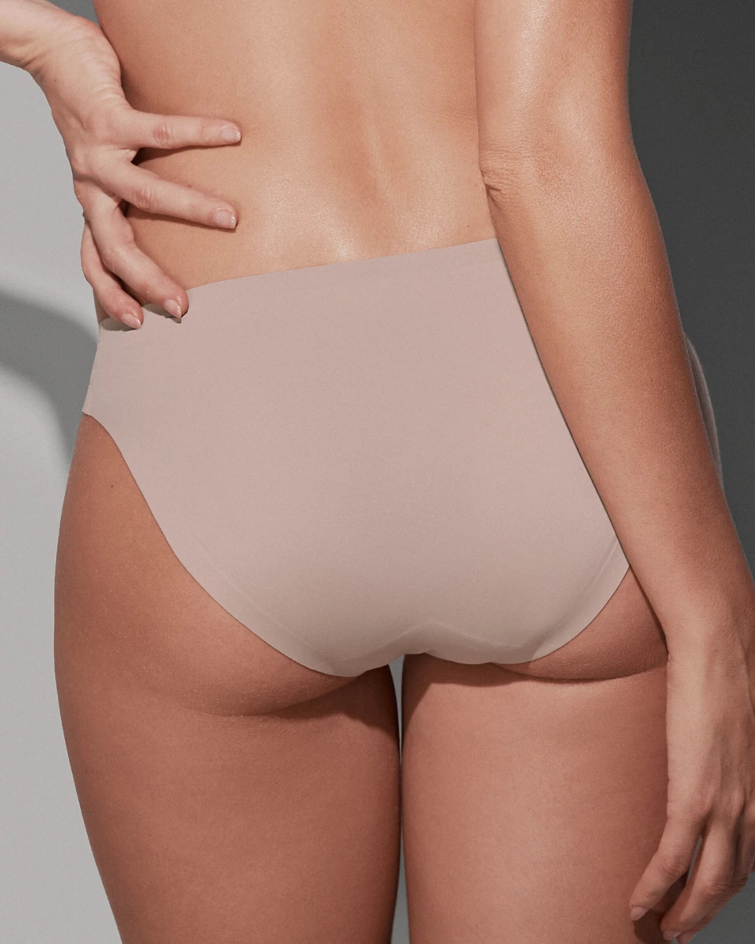 Nude Brief